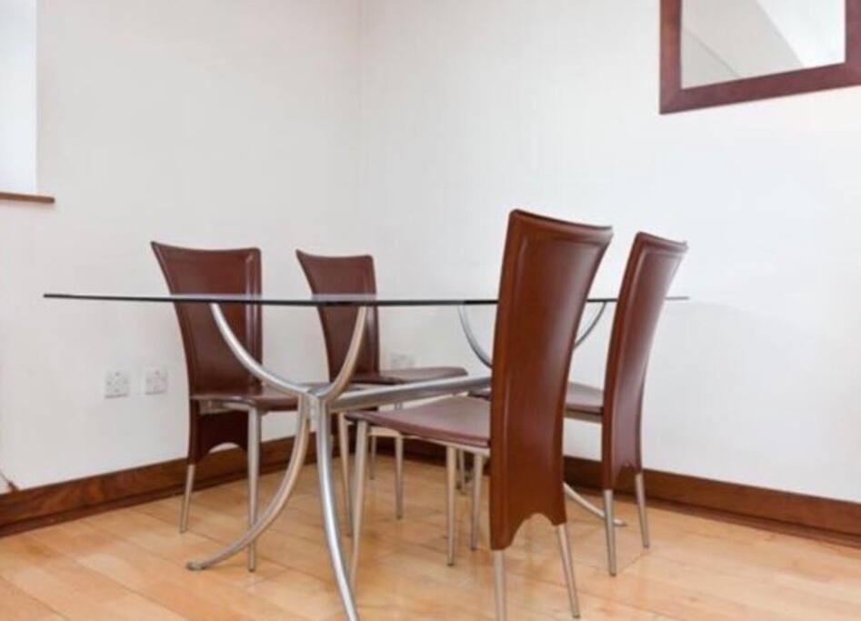 Modern Apt In Heart Of Dublin — Photos 1